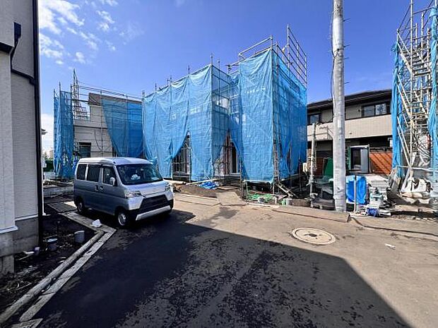 前面道路を含めた現地写真です。