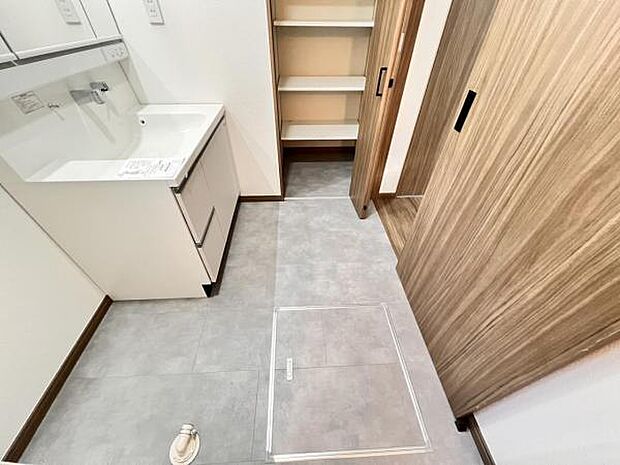 脱衣所は小さなお子様がいるご家庭にも重宝されます。