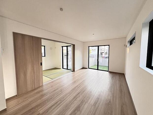 家族団らんの場所としてゆったりと居心地の良いリビングです。