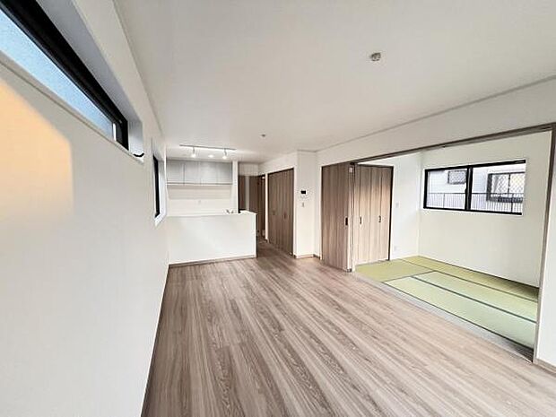 ご家族の温かい時間を演出するダイニングスペースです。