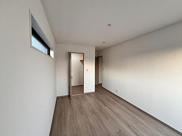 いつでもお部屋をスッキリお使い頂ける収納スペースを設置。