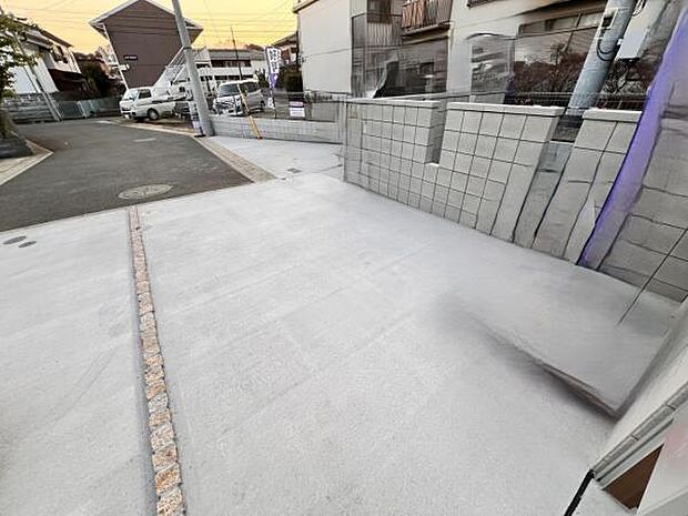 駐車場ももちろん完備しておりますのでお車所有の方にも心強いです。