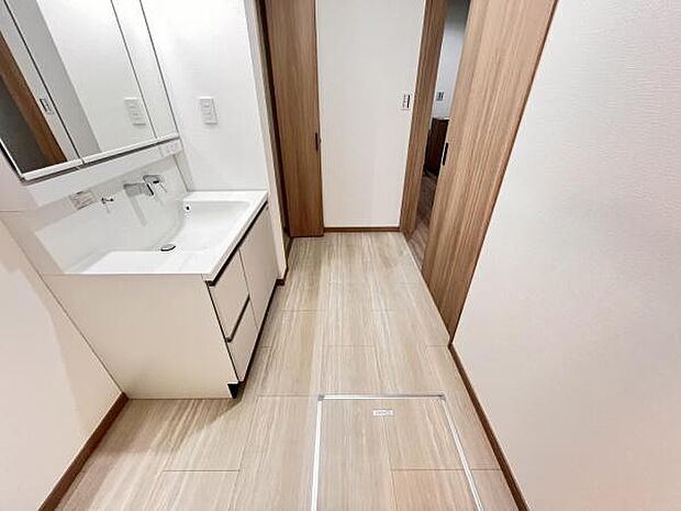 脱衣所は小さなお子様がいるご家庭にも重宝されます。