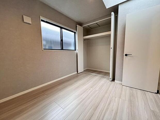 いつでもお部屋をスッキリお使い頂ける収納スペースを設置。