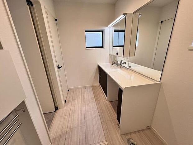 脱衣所は小さなお子様がいるご家庭にも重宝されます。