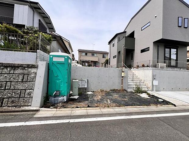 駐車場ももちろん完備しておりますのでお車所有の方にも心強いです。