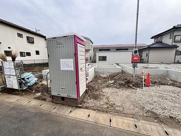 前面道路を含めた現地写真です。