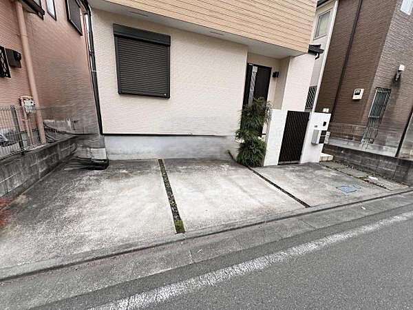 駐車場ももちろん完備しておりますのでお車所有の方にも心強いです。