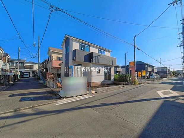 前面道路を含めた現地写真です。