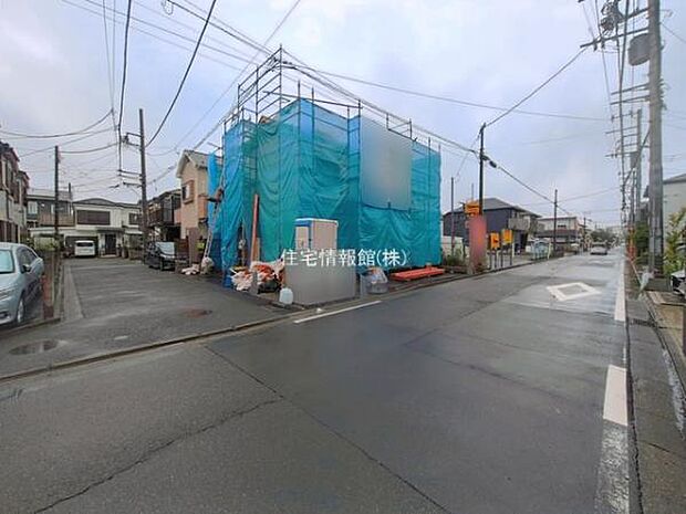 前面道路を含めた現地写真です。