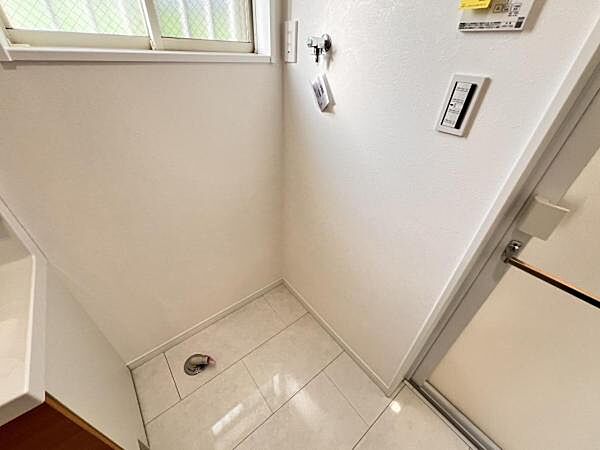 お天気を気にせずお洗濯ができ、室内干し可能です。