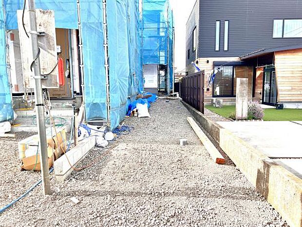 駐車場ももちろん完備しておりますのでお車所有の方にも心強いです。