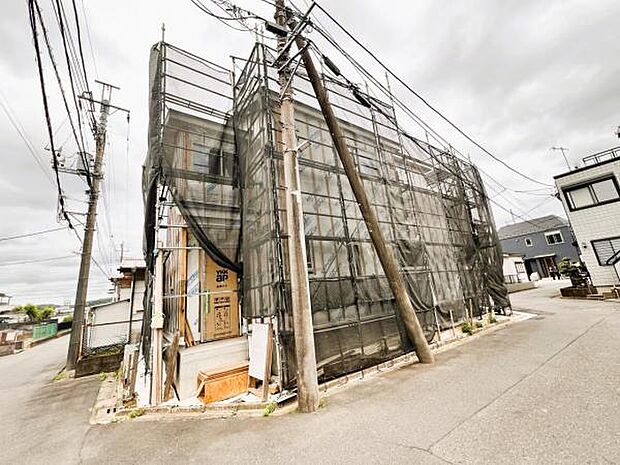 前面道路を含めた現地写真です。