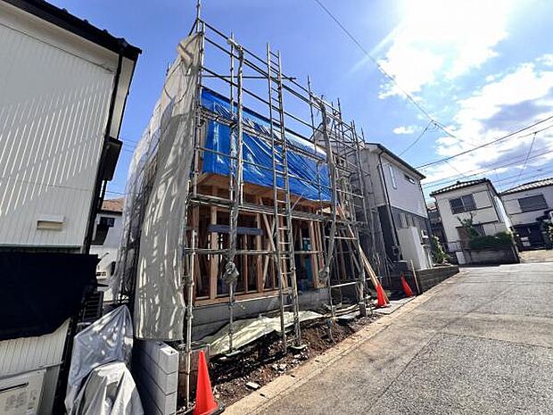 前面道路を含めた現地写真です。