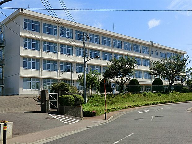 綾瀬市立城山中学校まで約1100m(徒歩14分)