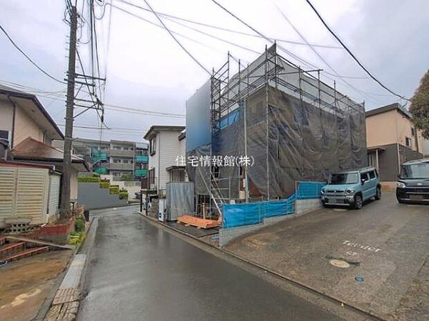 前面道路を含めた現地写真です。