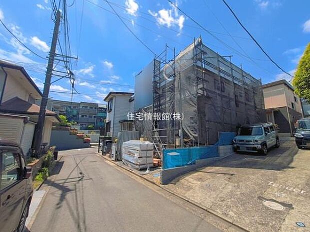 前面道路を含めた現地写真です。