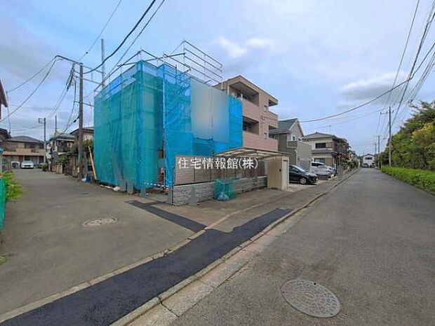 前面道路を含めた現地写真です。