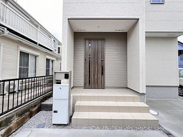 いつも気持ちよくご家族を迎えられる玄関です。