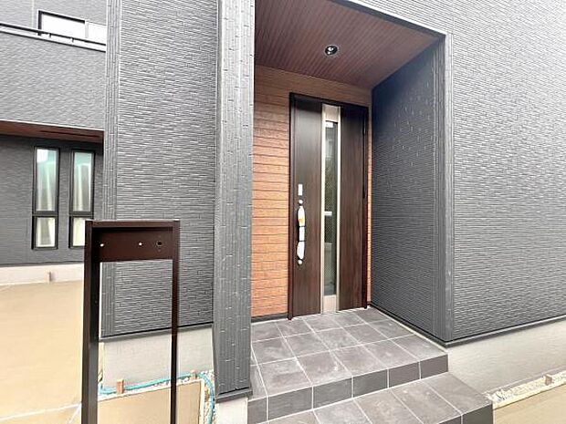 いつも気持ちよくご家族を迎えられる玄関です。