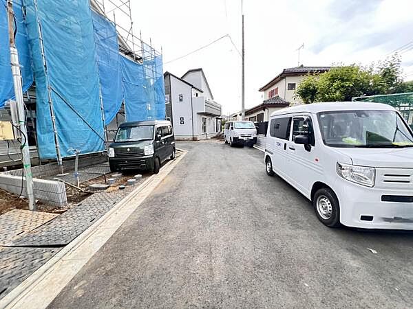 前面道路を含めた現地写真です。