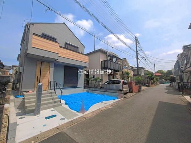 前面道路を含めた現地写真です。