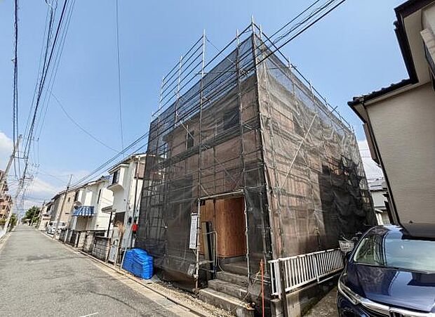前面道路を含めた現地写真です。