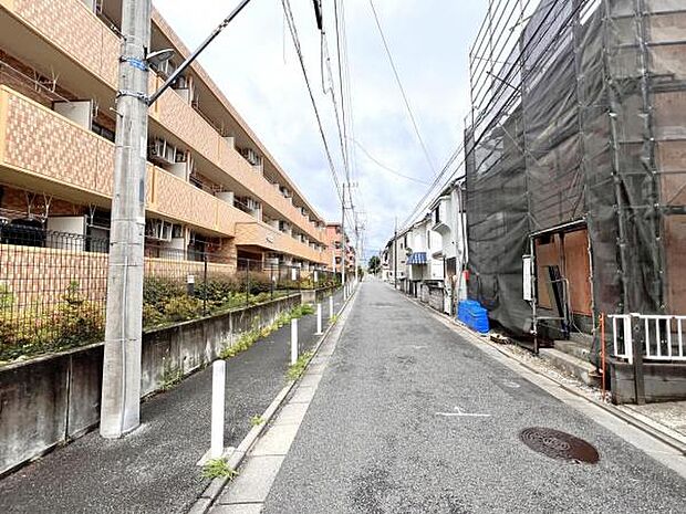 前面道路を含めた現地写真です。