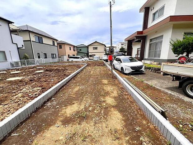 駐車場ももちろん完備しておりますのでお車所有の方にも心強いです。
