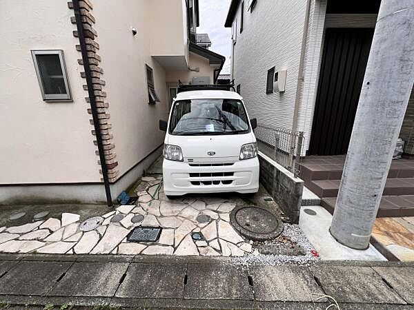 駐車場ももちろん完備しておりますのでお車所有の方にも心強いです。