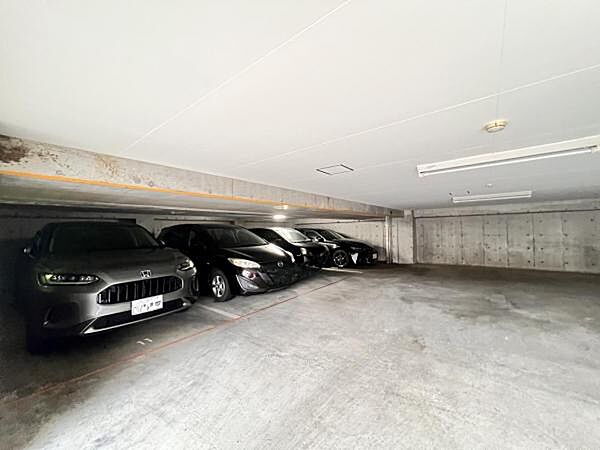 駐車場ももちろん完備しておりますのでお車所有の方にも心強いです。
