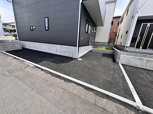駐車場ももちろん完備しておりますのでお車所有の方にも心強いです。