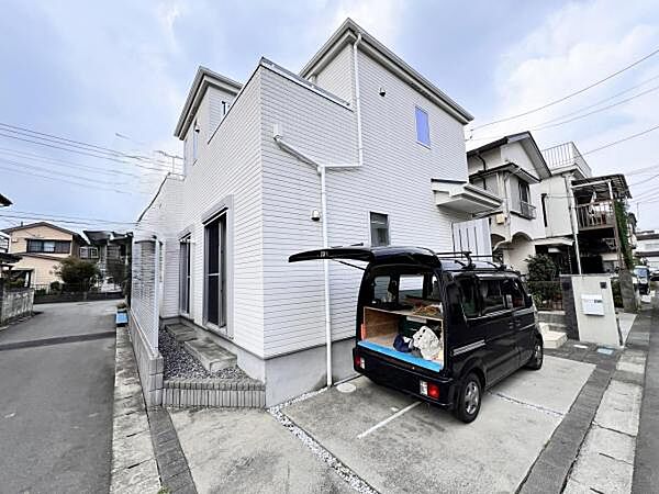 駐車場ももちろん完備しておりますのでお車所有の方にも心強いです。