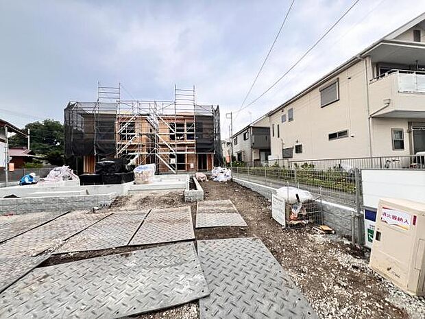 駐車場ももちろん完備しておりますのでお車所有の方にも心強いです。