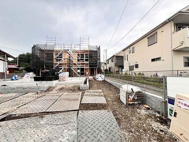 駐車場ももちろん完備しておりますのでお車所有の方にも心強いです。