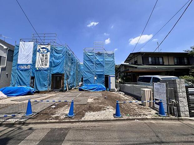 前面道路を含めた現地写真です。