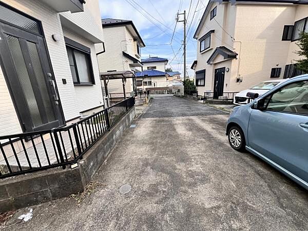 駐車場ももちろん完備しておりますのでお車所有の方にも心強いです。