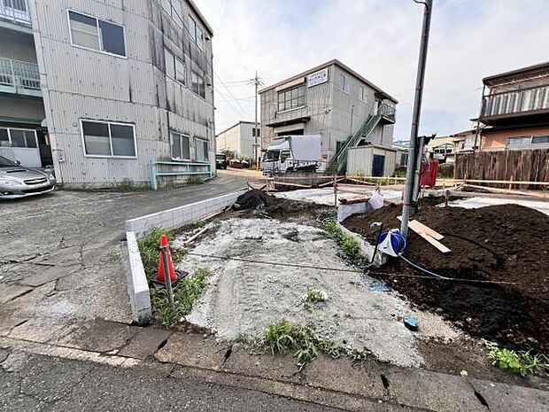 駐車場ももちろん完備しておりますのでお車所有の方にも心強いです。