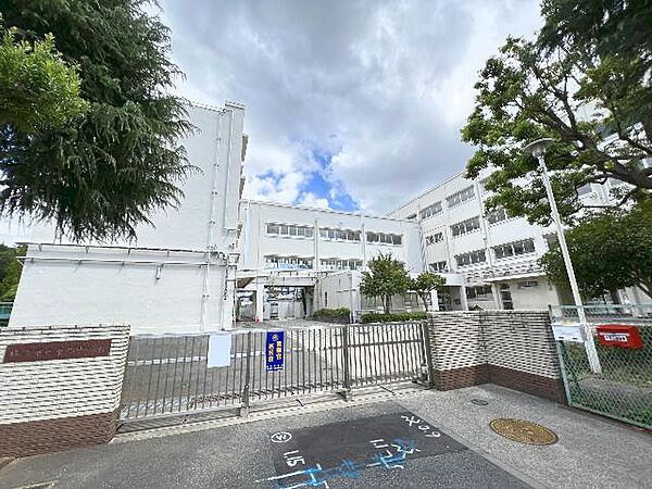 横浜市立東野中学校まで約1000m（徒歩13分）