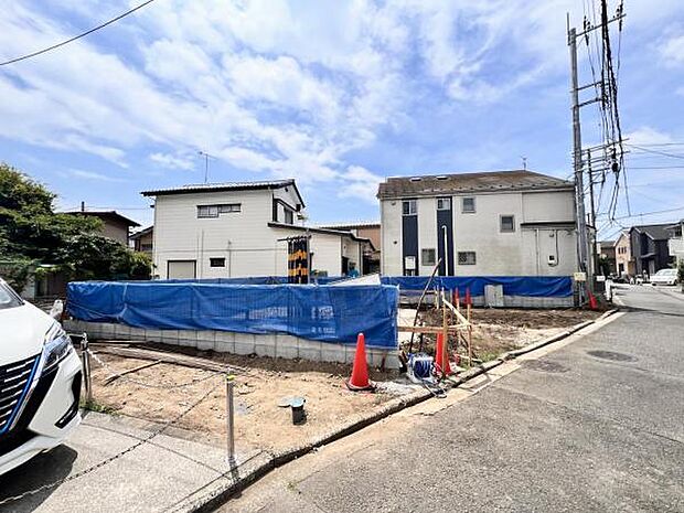 前面道路を含めた現地写真です。