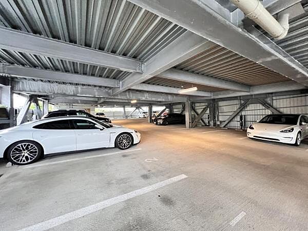 駐車場ももちろん完備しておりますのでお車所有の方にも心強いです。