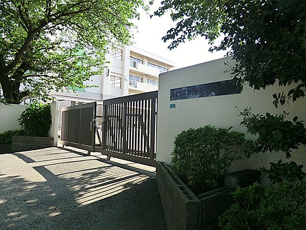 海老名市立海老名小学校まで約1300m（徒歩17分）