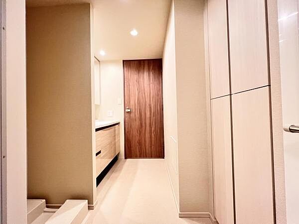 脱衣所は小さなお子様がいるご家庭にも重宝されます。