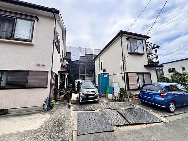前面道路を含めた現地写真です。