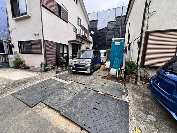 駐車場ももちろん完備しておりますのでお車所有の方にも心強いです。