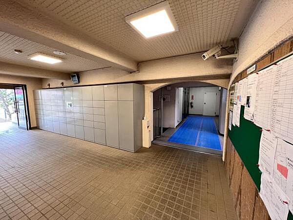 ゆったりとした印象のエントランスです。