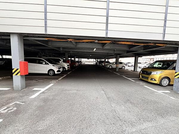 駐車場ももちろん完備しておりますのでお車所有の方にも心強いです。