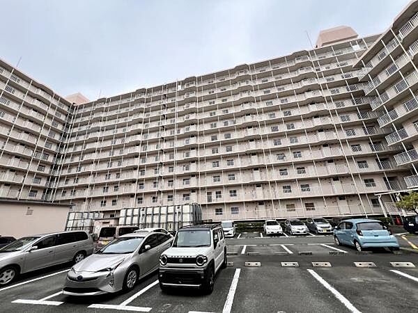 駐車場ももちろん完備しておりますのでお車所有の方にも心強いです。