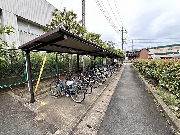 敷地内の駐輪場です。