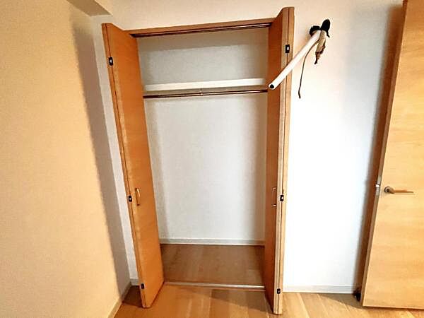 いつでもお部屋をスッキリお使い頂ける収納スペースを設置。